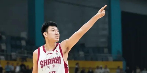 kaiyun-焦海龙G1赛后与球迷争执，CBA官宣被罚3万，G2激烈对抗仍将继续！